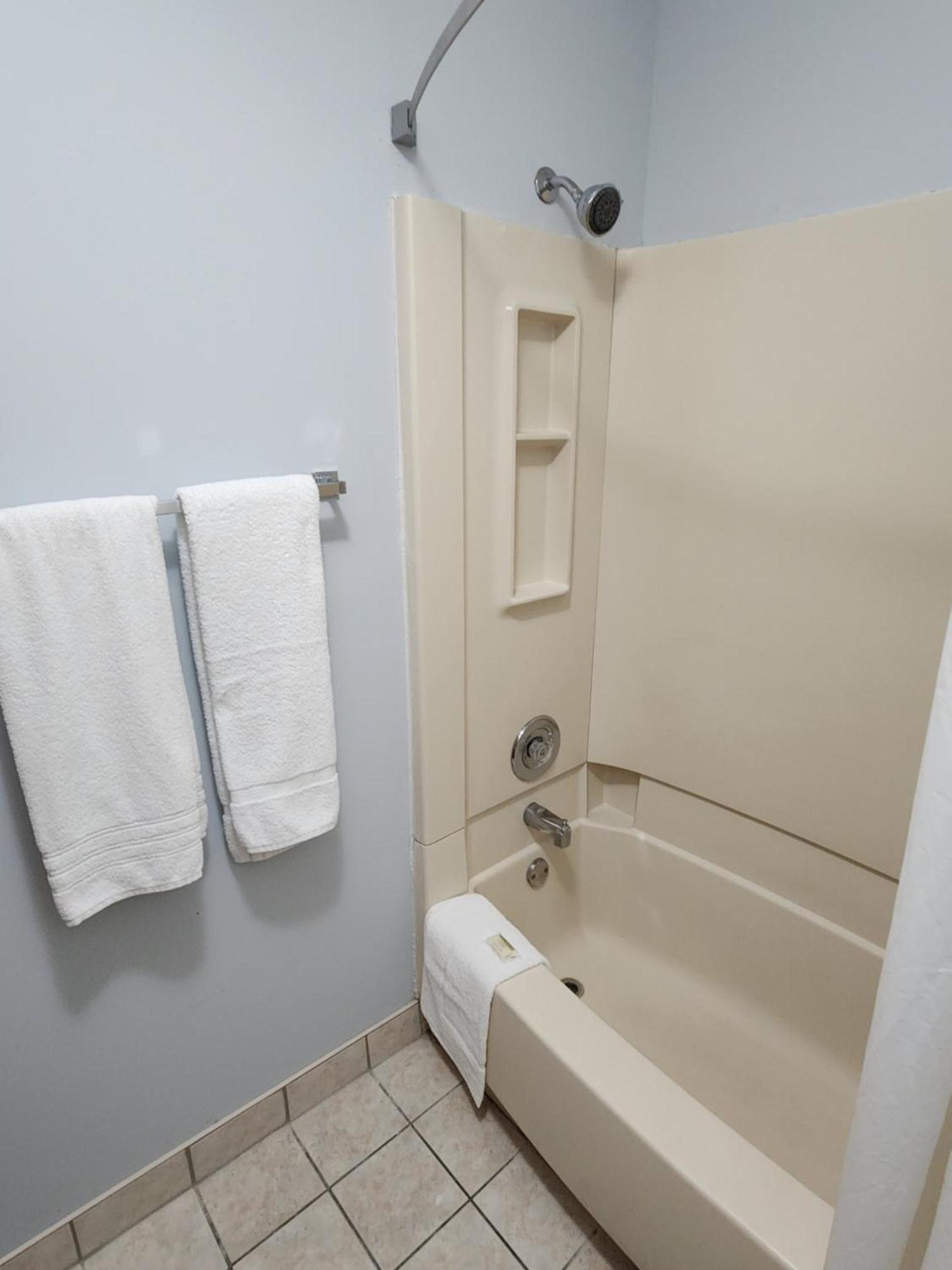 Westspring Inn - Westlake Cleveland Eksteriør billede
