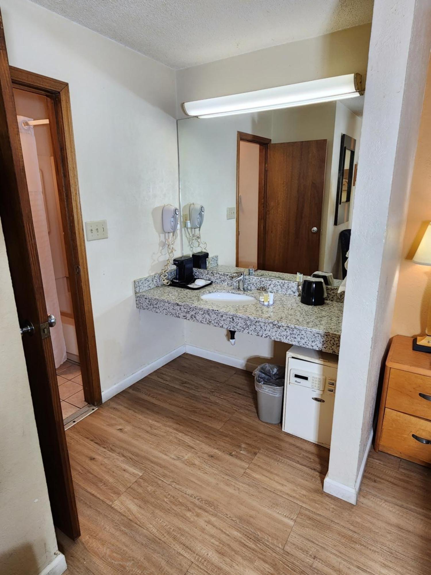 Westspring Inn - Westlake Cleveland Eksteriør billede