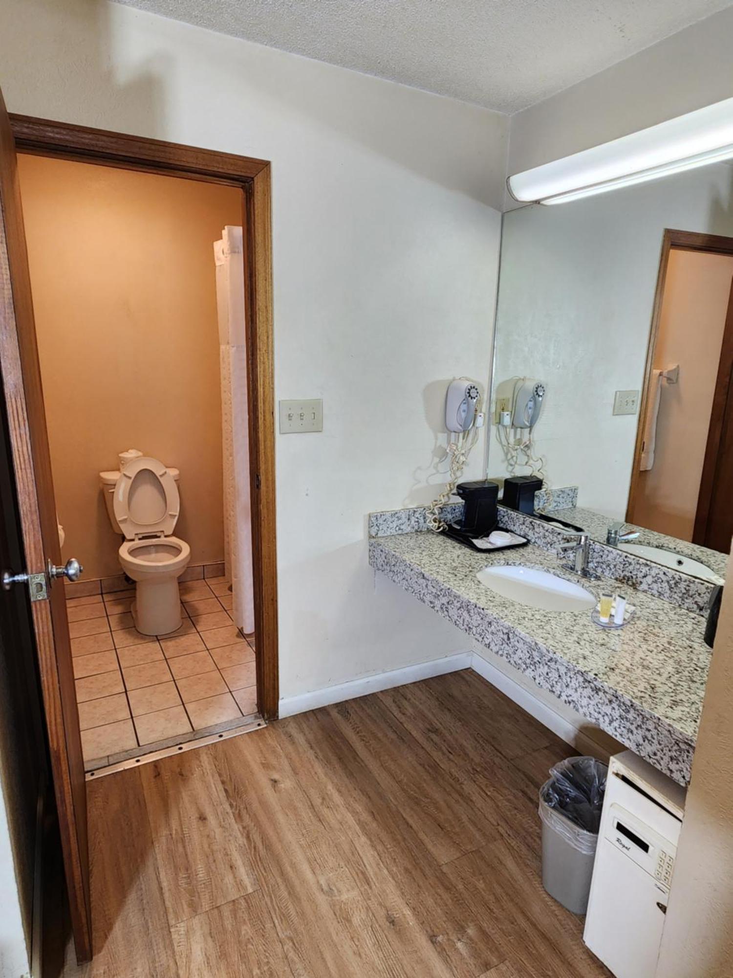 Westspring Inn - Westlake Cleveland Eksteriør billede